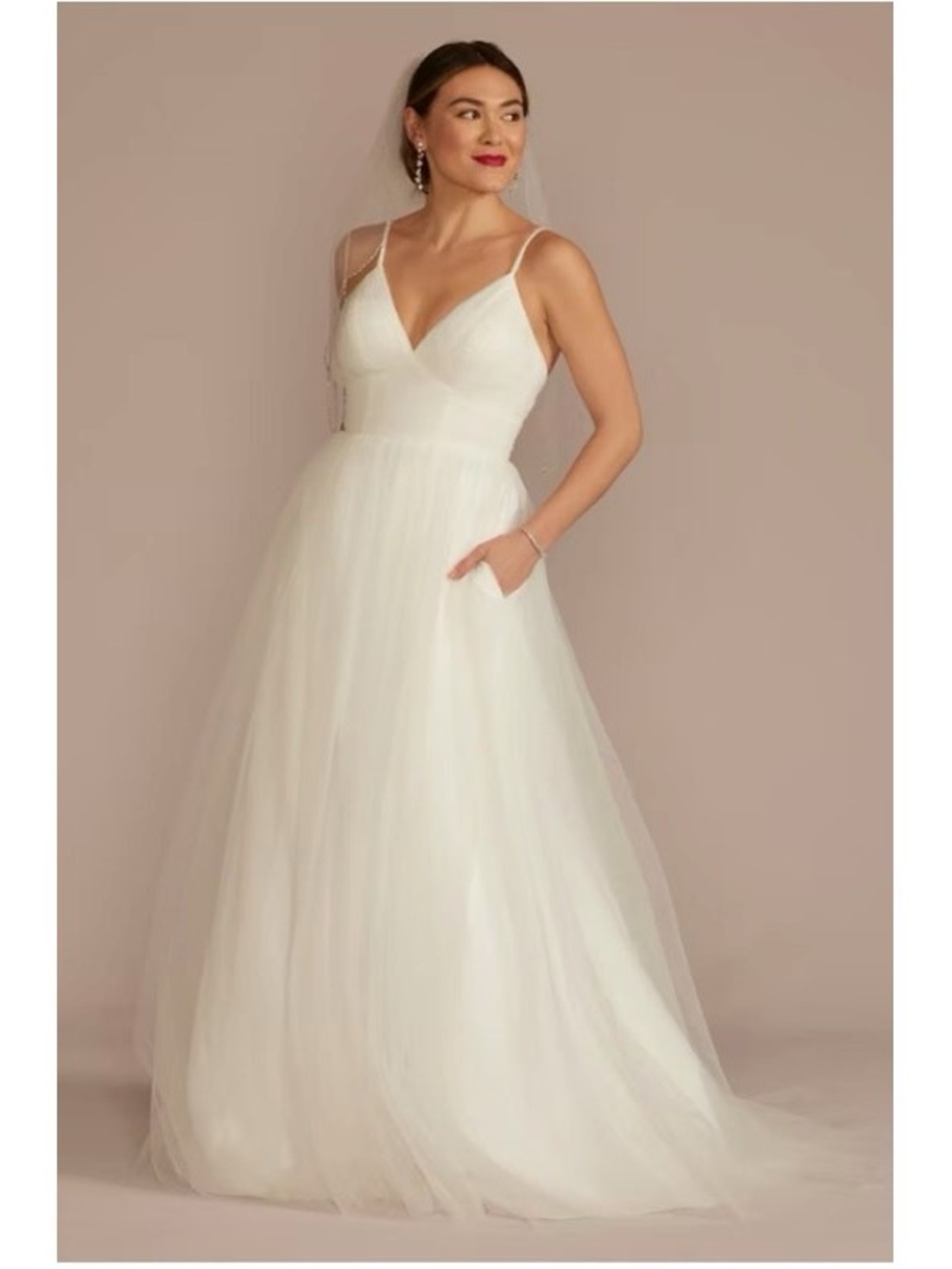 Elegant White Spaghetti-Strap Wedding Dress with Tulle Skirt
